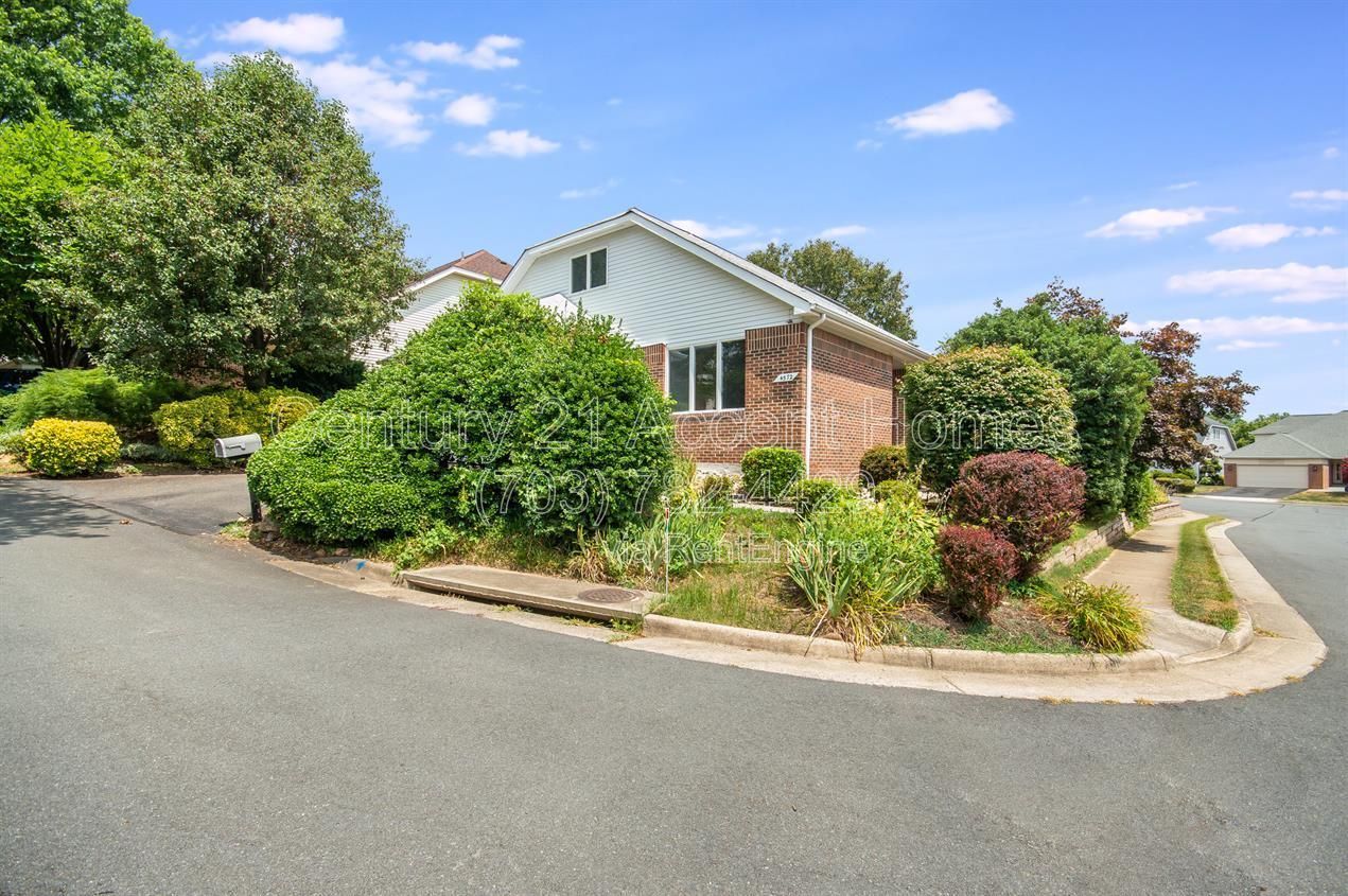 4572 Shetland Green property image