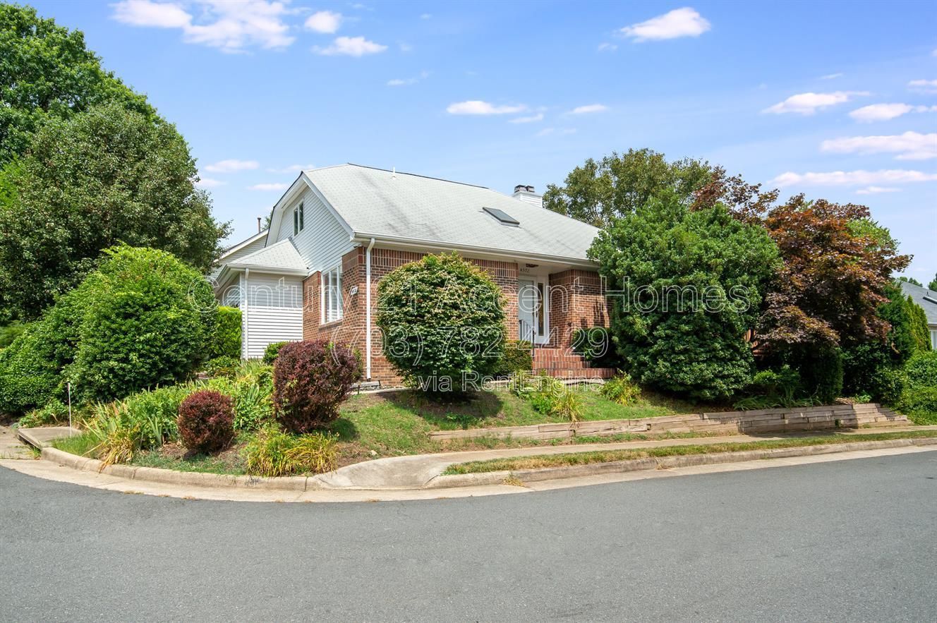 4572 Shetland Green property image