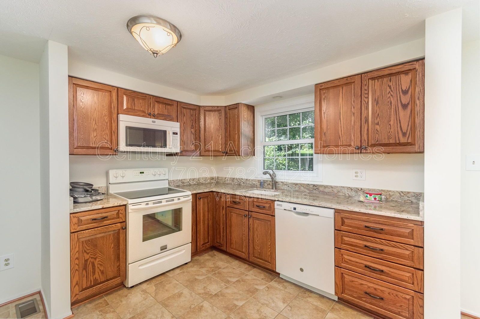 7690Middle property image