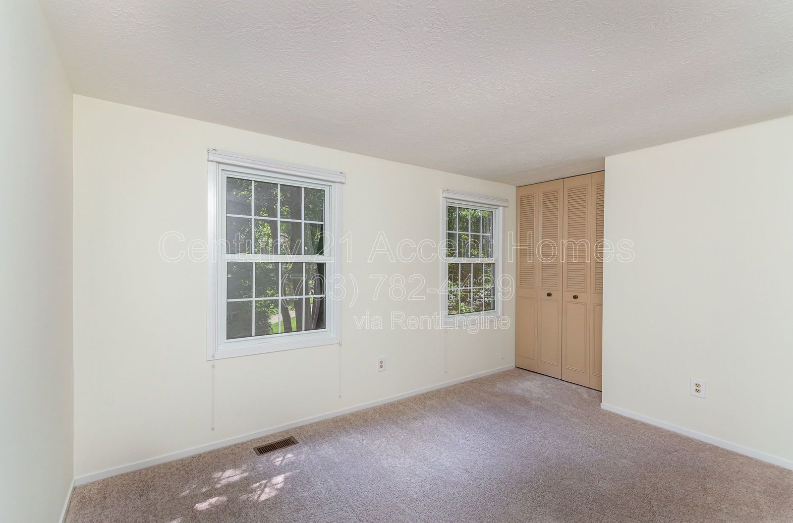 7690Middle property image