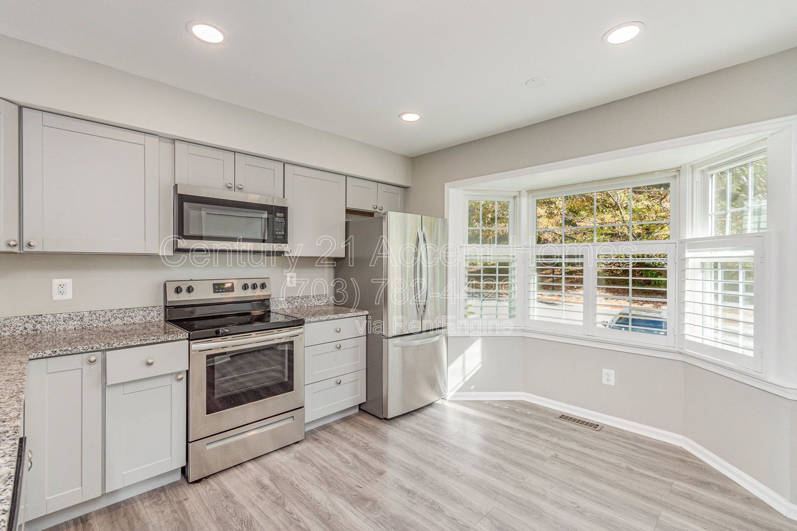 8512Laurel property image