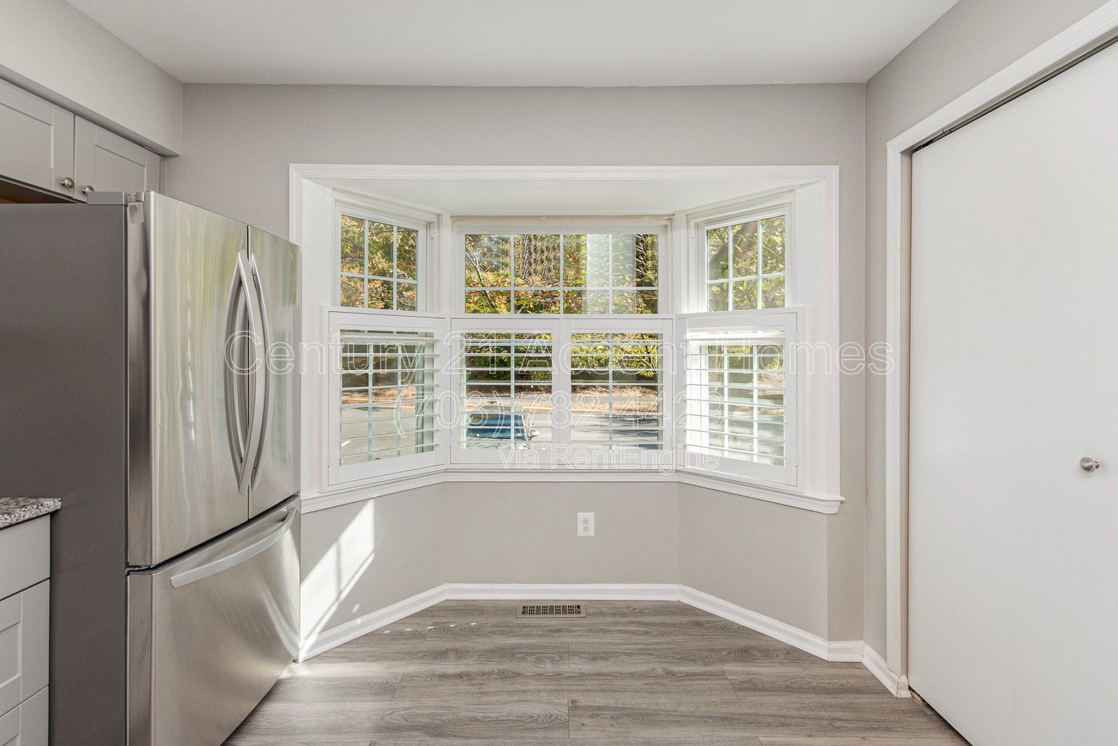8512Laurel property image