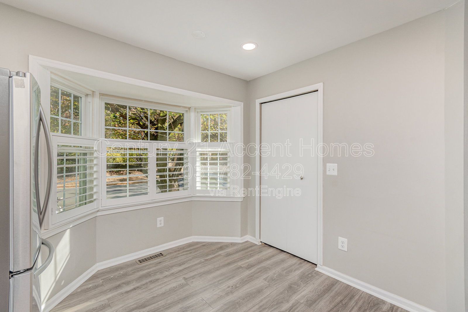 8512Laurel property image