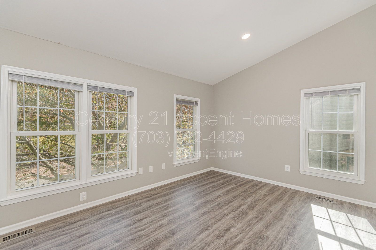 8512Laurel property image