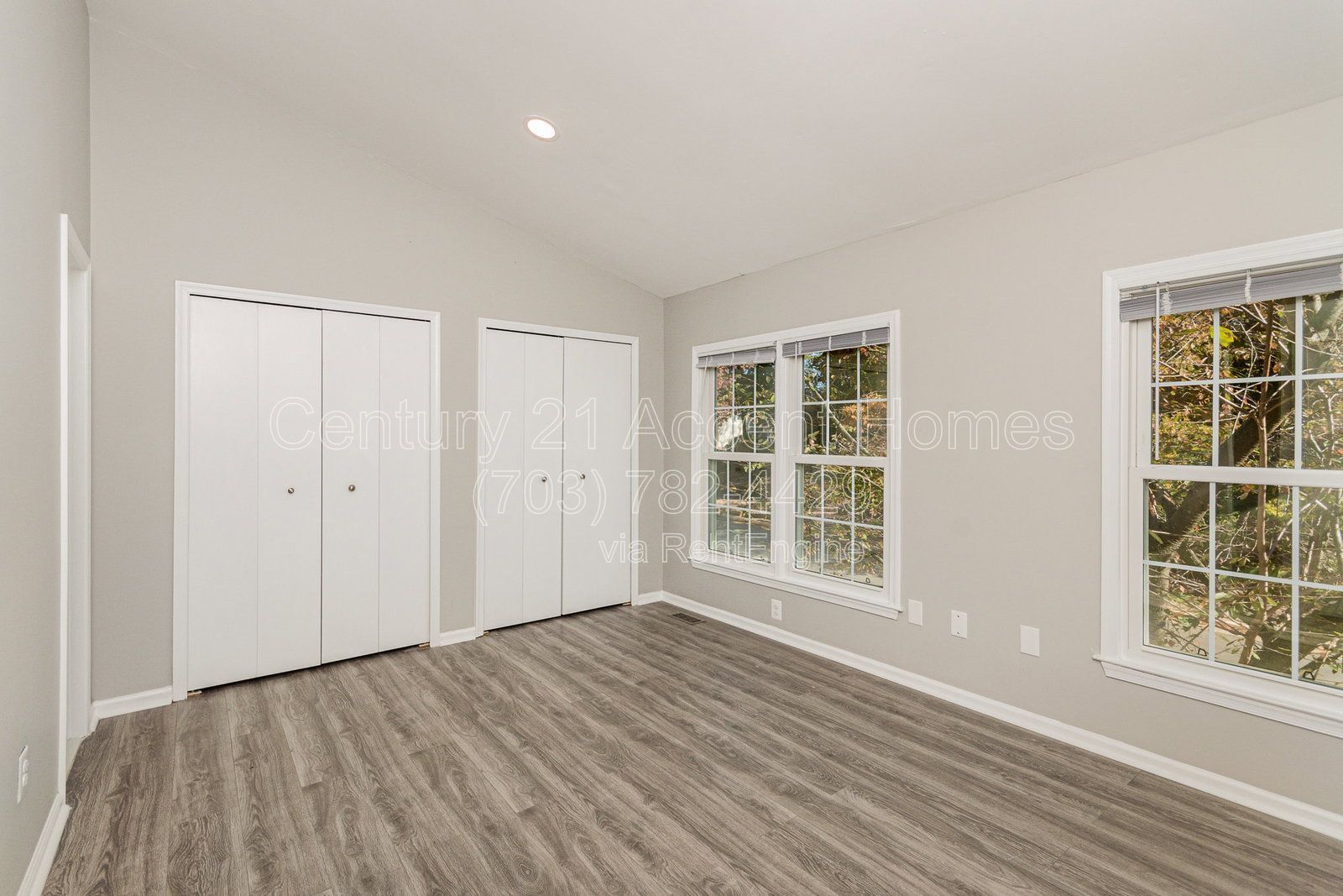 8512Laurel property image
