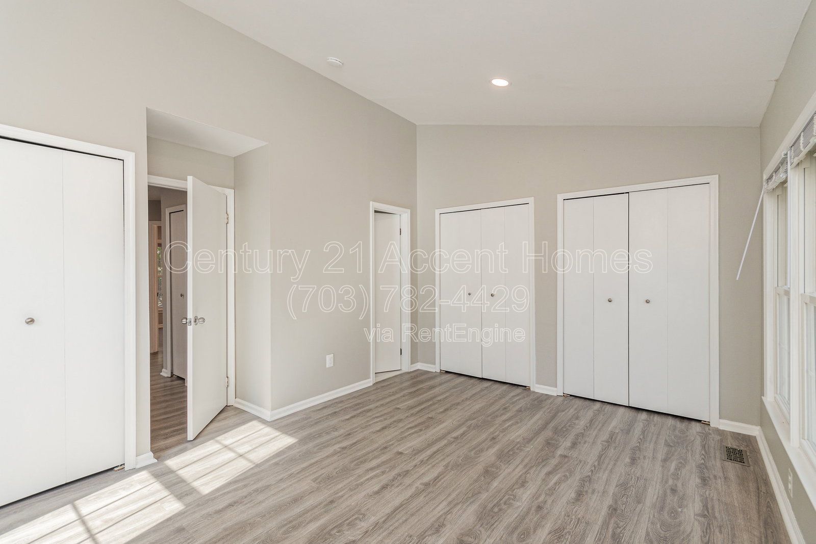 8512Laurel property image
