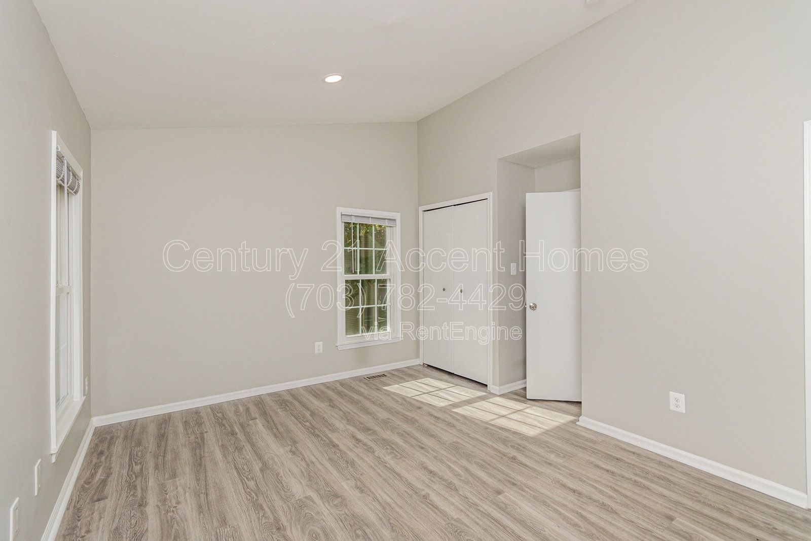 8512Laurel property image