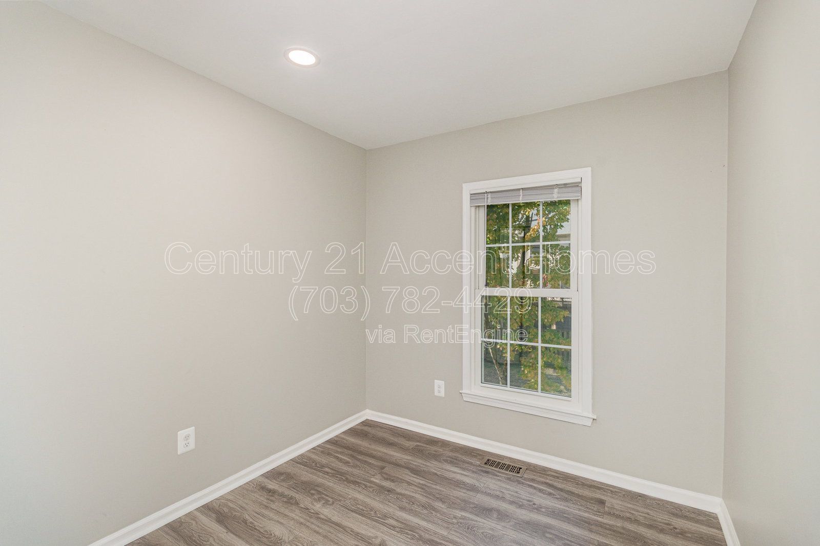 8512Laurel property image