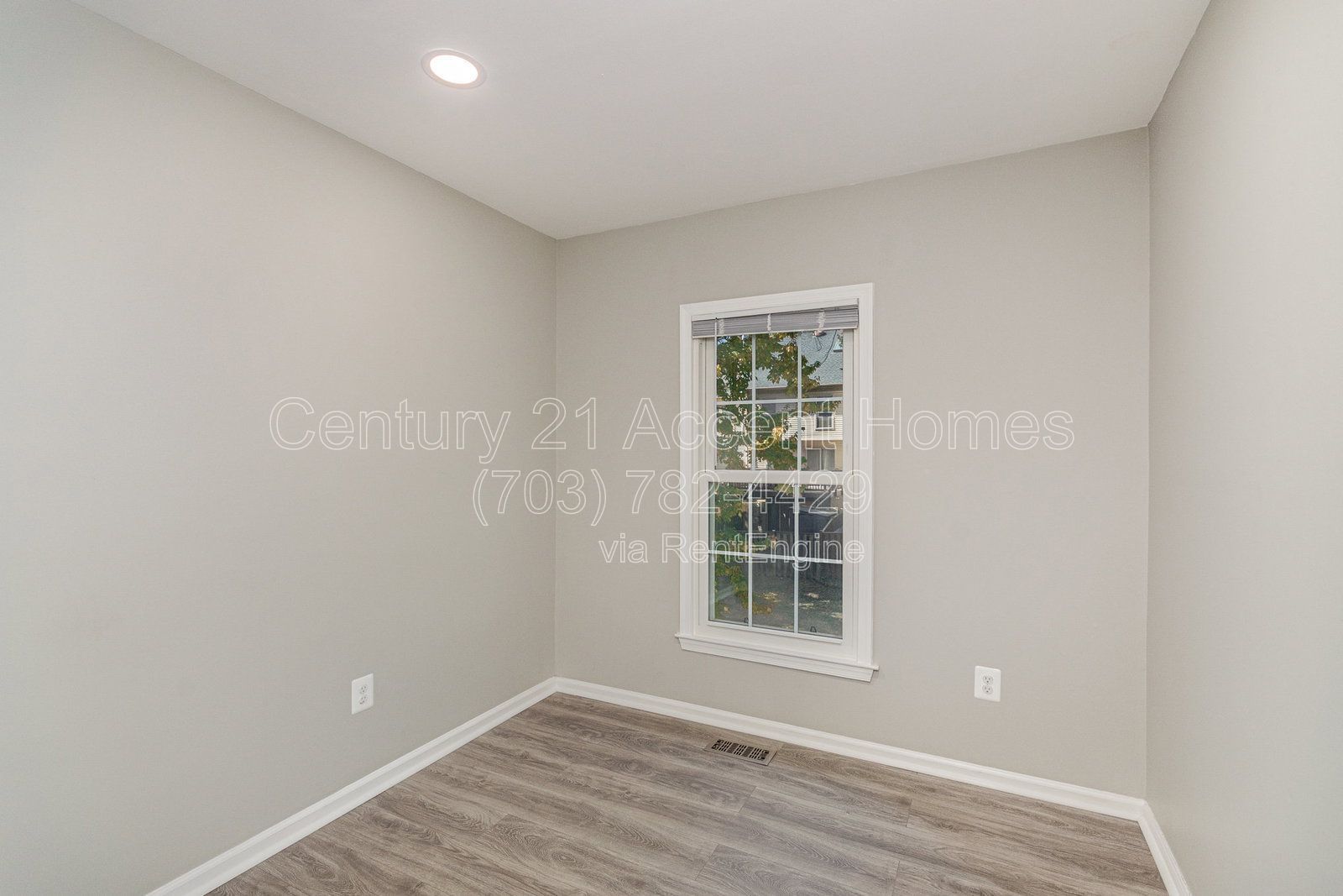8512Laurel property image
